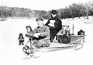 Archivo:Homemade-Snowmobile-1910-Pf008245