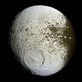 Iapetus as seen by the Cassini probe - 20071008.jpg