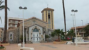 Archivo:Iglesia de Los Urrutias
