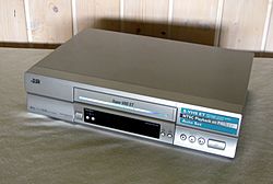 JVC HR-S5960E VHS-recorder (crop).jpg