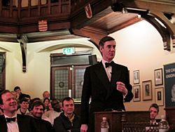 Archivo:Jacob Rees-Mogg debating at the Cambridge Union Society