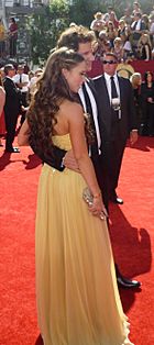 Archivo:Jennifer Love Hewitt & Jamie Kennedy at 2009 Primetime Emmy Awards