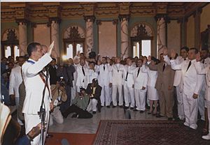 Archivo:Leonel Fernandez First Cabinet 2004