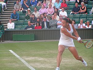 Archivo:Lindsay Davenport backhand Wimbledon 2004