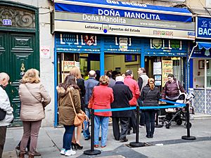 Archivo:Madrid - Doña Manolita - 141203 121852