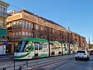 Archivo:Metro de Granada por Maracena