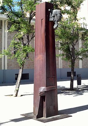 Archivo:Monumento a Vicente Aleixandre