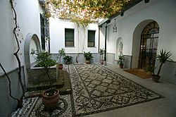 Archivo:Museo del Romanticismo - Patio San Mateo - Patio
