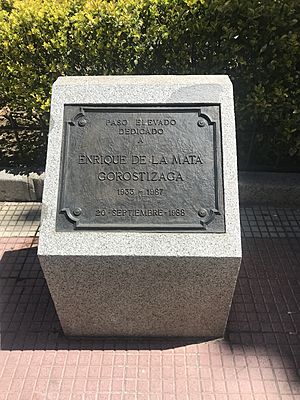 Archivo:Placa a Enrique de la Mata Gorostizaga en la plaza de Rubén Dario