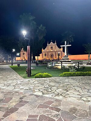 Archivo:Plaza Principal de San Jose Chiquitos