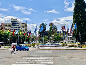Archivo:Plaza de las banderas, Cochabamba