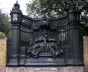 Archivo:Queen Alexandra Memorial CCC