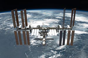 Archivo:STS-134 International Space Station after undocking