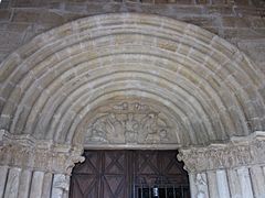 San Juan de Priorio. Tímpano