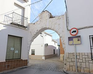 Archivo:Santa Cruz de la Zarza, Arco de la Villa