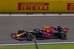 Archivo:Sergio Perez, Red Bull Racing F1 Team, British GP, Silverstone 2021 (51349539198)