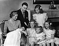 Sibylla med Prins Gustaf Adolf och alla barnen