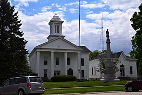Archivo:Stark County Courthouse and memorial, Illinois