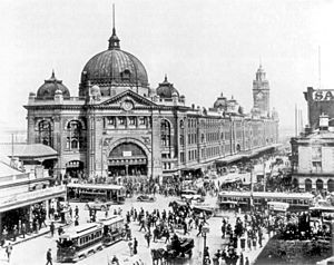 Archivo:Swanston and Flinders St intersection 1927