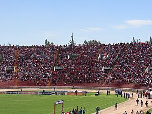 Archivo:Tribuna Sur Estadio UNSA