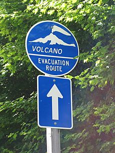 Archivo:Volcano evacuation route sign