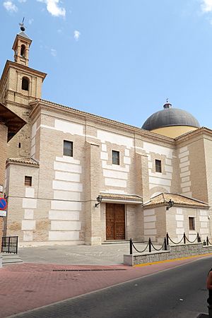 Archivo:Yuncler, Iglesia de Santa María Magdalena