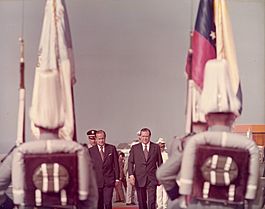 Archivo:1973. Julio, 24. Rafael Caldera y Misael Pastrana. Celebración del Sesquicentenario de la Batalla Naval del Lago de Maracaibo