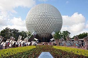 Archivo:1 epcot spaceship earth 2010a