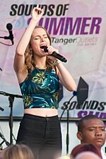 Archivo:2014-0816 Bridgit Mendler (14788994740)