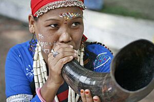 Archivo:A mandi woman in Adivasi day-Biplob Rahman