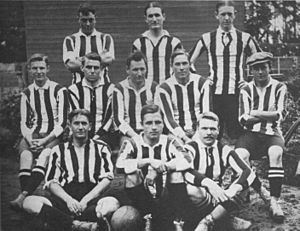 Archivo:Alumni Athletic Club, in 1910.