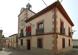 Archivo:Ayuntamiento de Nombela, 02