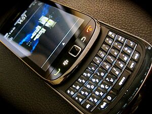 Archivo:BlackBerry Torch