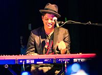 Archivo:Bruno Mars keyboard