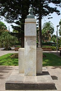 Archivo:Bust of Jose Tabares Bartlett 2