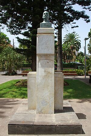 Archivo:Bust of Jose Tabares Bartlett 2