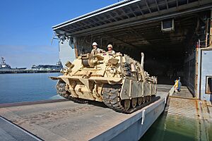 Archivo:CLB-15 Marines showcase humanitarian capabilities during embarkation operations 140619-M-SD123-102