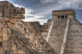 Archivo:Chichen Itza '2010 07