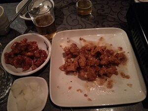 Archivo:Chimaek (fried chicken and beer)