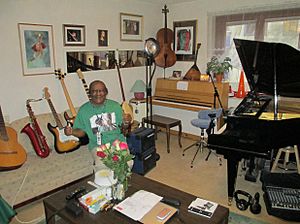 Archivo:Colin Dyall 76th birthday 2015