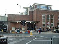 Archivo:East Finchley stn building