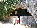 Entrada a la Cueva de Hornos de la Peña