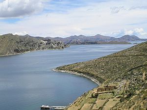 Archivo:Estrecho de Yampupata Lago Titicaca Bolivia