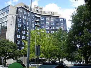 Archivo:Hotel Tres Reyes