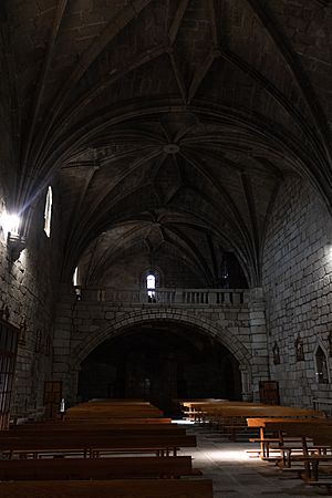 Archivo:Interior de la iglesia de Nuestra Señora del Olmo