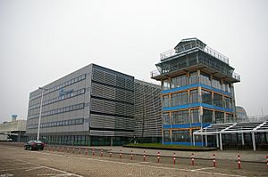 Archivo:KLM Cityhopper offices Schiphol-Oost