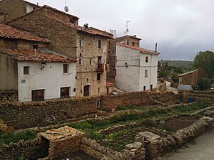 Archivo:La Iglesuela del Cid Teruel piedra seca casas