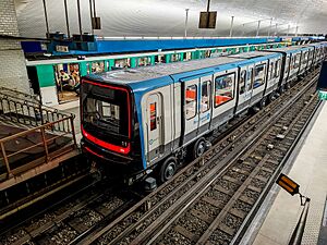 Archivo:MP 14 - Ligne 11 - Châtelet - 01.06.2023