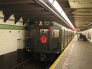 Archivo:NYC Subway R1 100