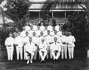 Archivo:NZ police in Samoa during Mau uprising ca 1930 - AJ Tattersall